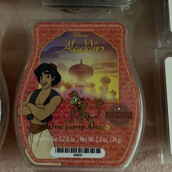 4 Disney Scentsy Bars and 3 Disney Small Shop Wax Melts - Picture 6 of 10